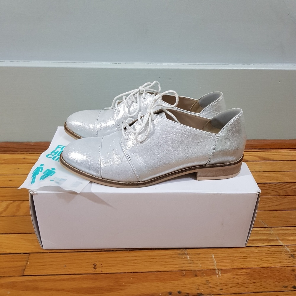 Metallic silver oxford shoes